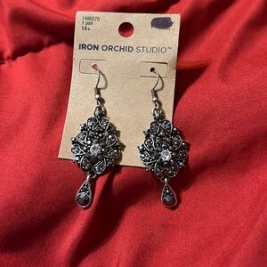 Gorgeous Black and sliver dangle earrings